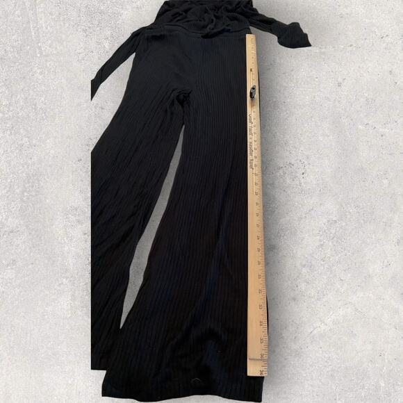 Beyond Yoga Ribbed Jumpsuit Black V-Neck Lounge Athleisure Minimalist Size M - Picture 8 of 11